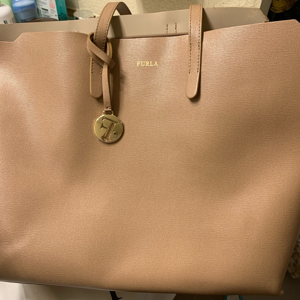 Very Large/Lightweight Furla tote in Medium Beige